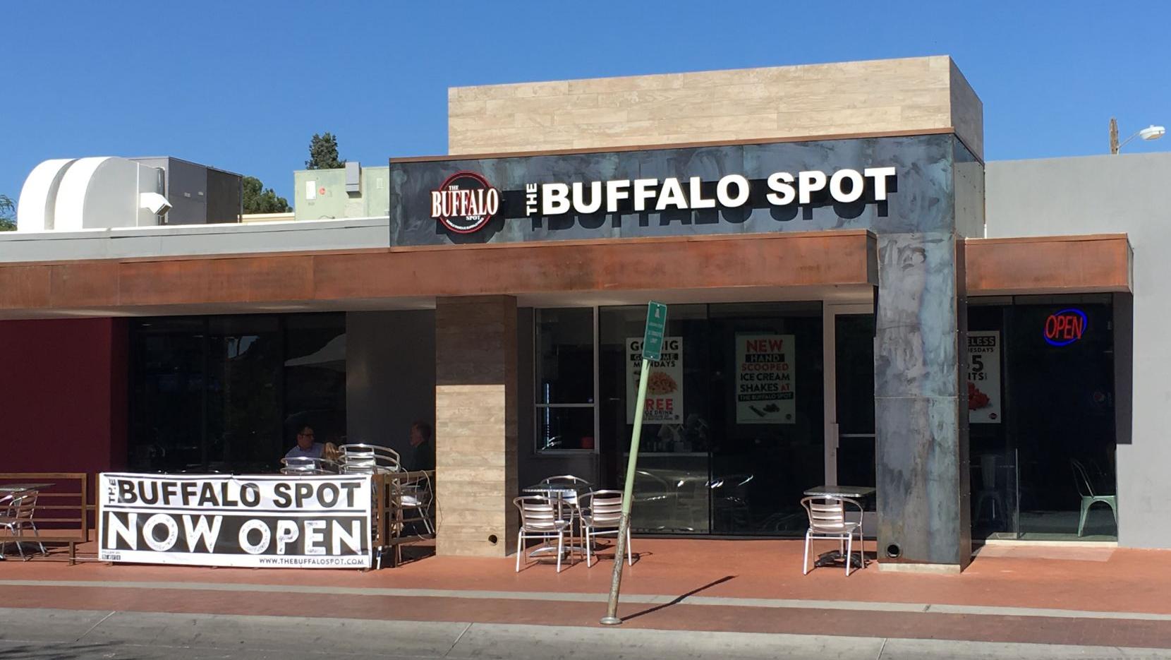 Chicken-and-ribs chain opens first Tucson location near the UA
